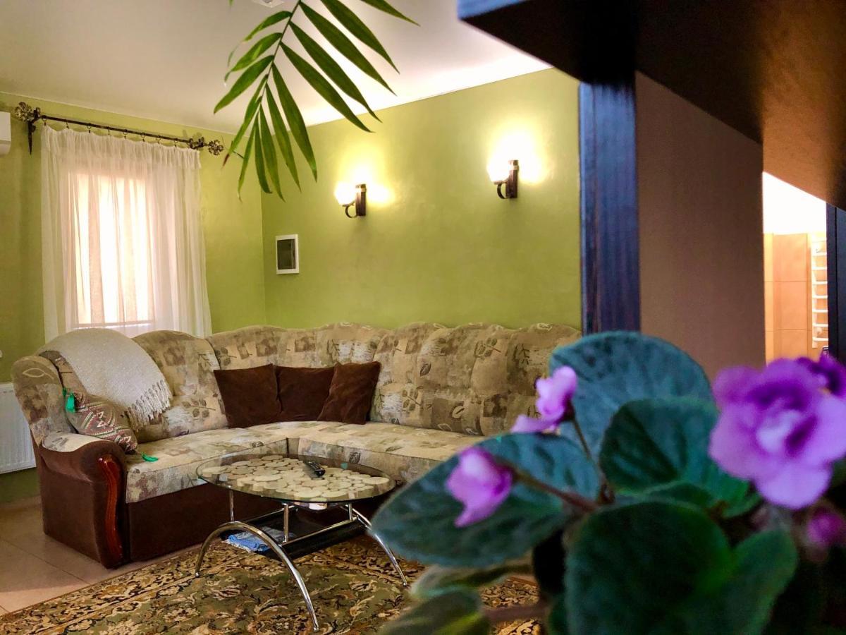 Guest House Oleksandriia Bagian luar foto
